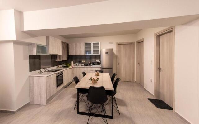 Theo & Ms Apt - 2 Beds - Garden - Parking - Wifi