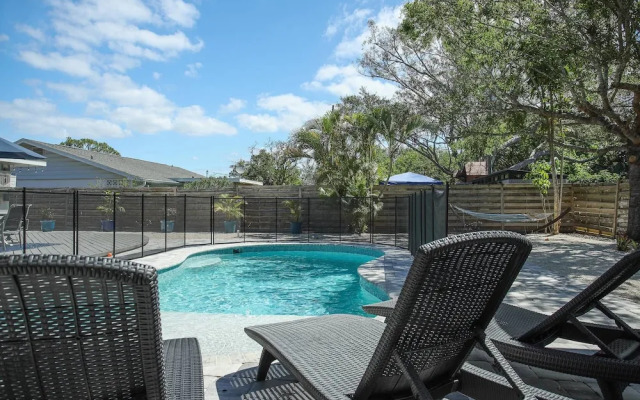 Modern Grove Beautiful 3 Bedroom Home