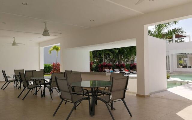Grace Hauzz By Perlitas Home