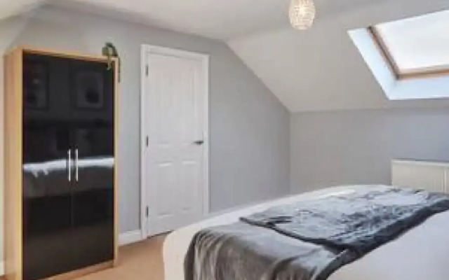 Host Stay Tibshelf House