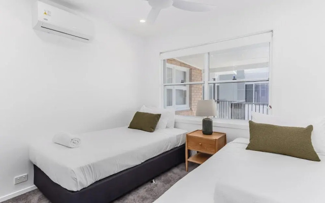 Relax on Marine Parade 2 BDR Apartment
