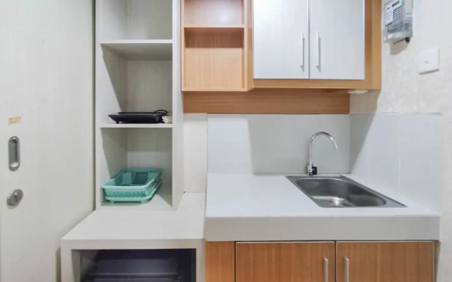 Minimalist And Homey Studio At Amartha View Apartment
