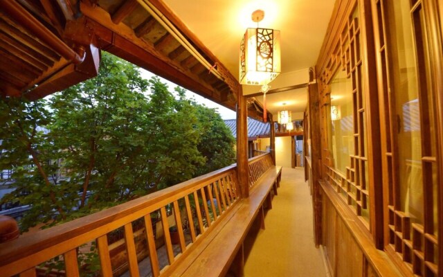 Huaqian Yuexia Inn Lijiang