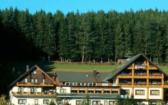 Waldhotel Auerhahn Bed & Breakfast