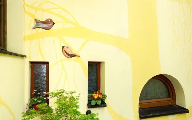 Pštrossova Vila - u klášterní zahrady