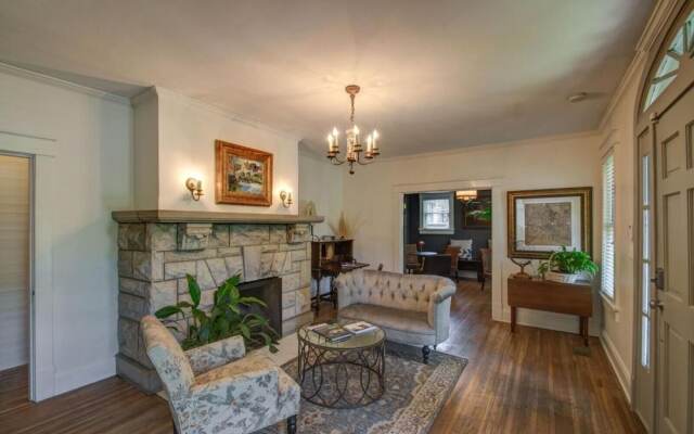 Belmont Blvd Bed and Breakfast