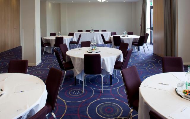 Holiday Inn Express London - Newbury Park, an IHG Hotel