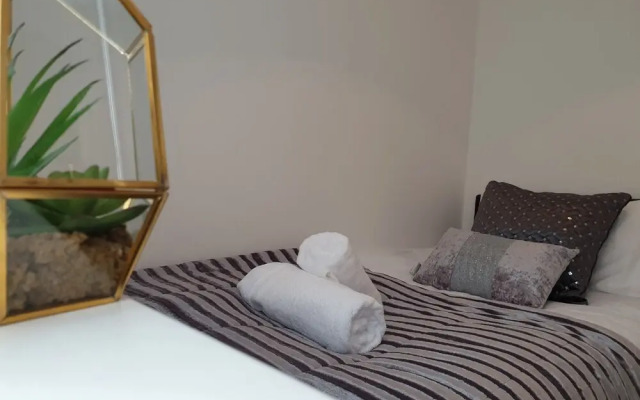 Liverpool Short Stay-Belmont Suite