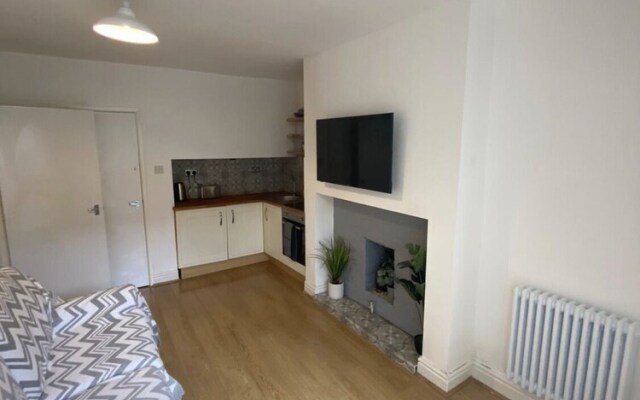 Remarkable Apartment in Oxton With Outside Space