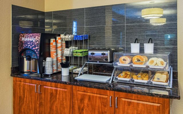 Comfort Suites Grayslake near Libertyville North