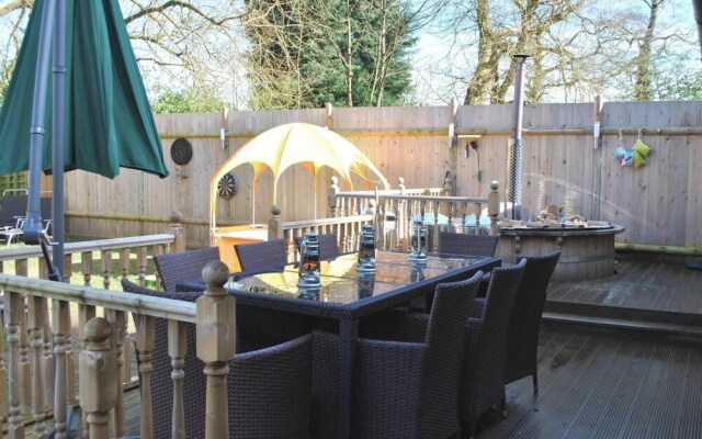 Squirrel Barn. Hi-spec. Hot tub & Wifi. Sleeps 14