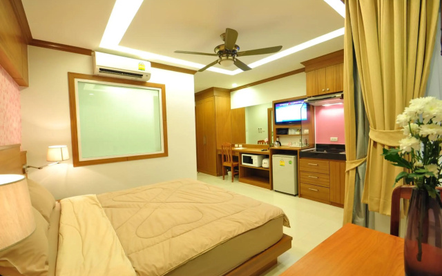 Green Harbor Hotel & Service Apartment
