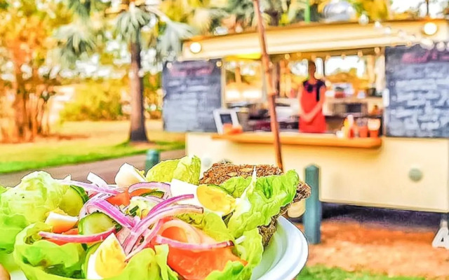 ZEN BY THE WATER - Darwin's Premier Ocean View Family Retreat