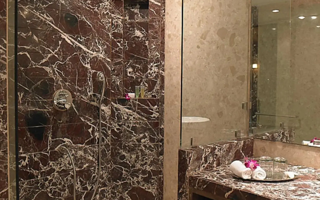 Royal Orchid Central Grazia