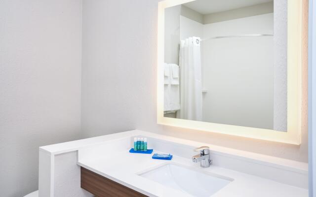 Holiday Inn Express & Suites Chicago North Shore - Niles by IHG