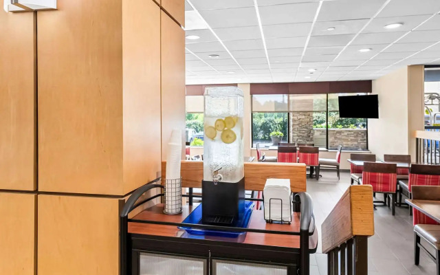 Comfort Inn & Suites Durham near Duke University