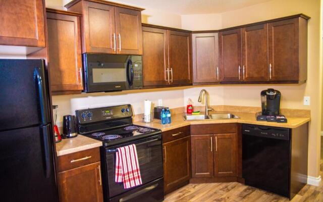 Exquisite And Modern Executive Suite With Parking