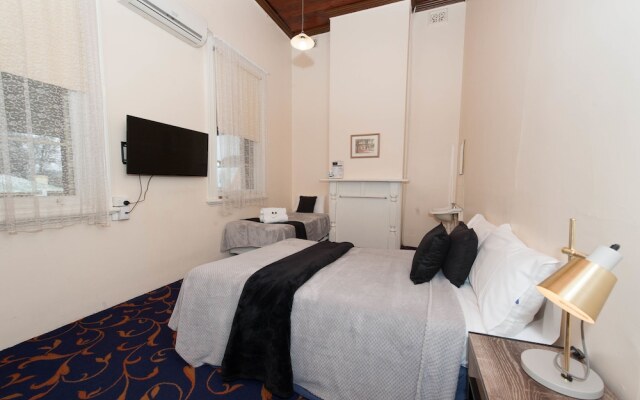 Riverina Hotel