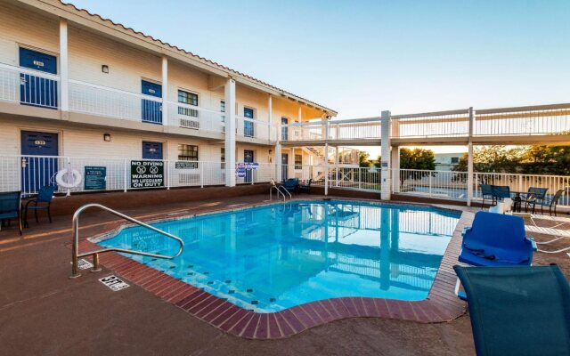 Travelodge London Raynes Park