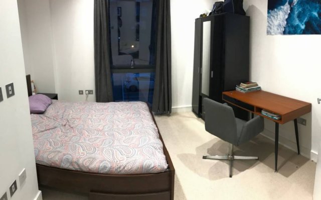 2 Bedroom Shoreditch Flat With Balcony