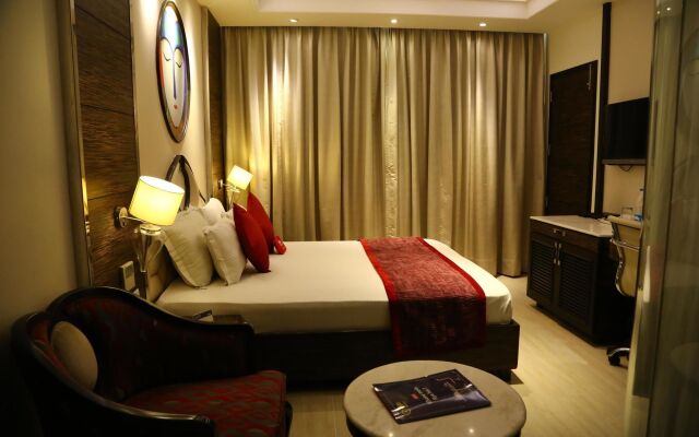 OYO 857 The First Hotel