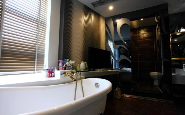 Wuhan U and I Theme Hotel