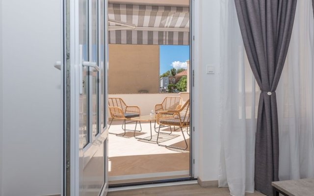 Makarska Beach Apartments Mara