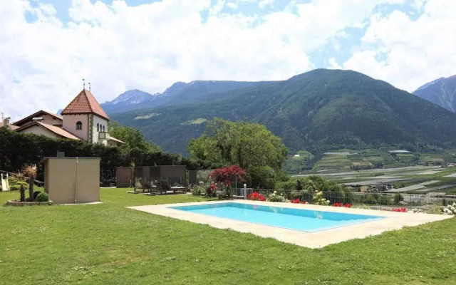 Residence Lahnhof, Laces