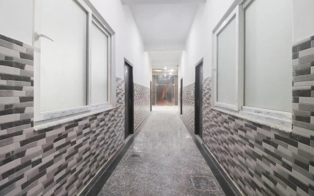 Shri Hari Radha Palace by OYO Rooms