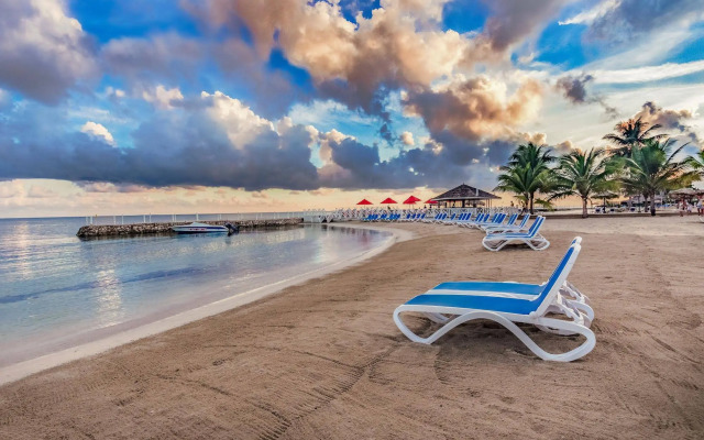 Decameron Club Caribbean Runaway Bay, Ramada All-Inclusive Resort