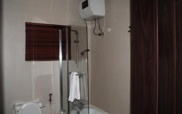 Grand Inn & Suites