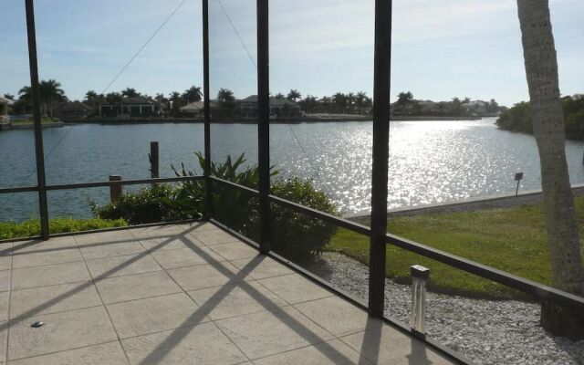 Unique Waterfront Home With Pool, spa and Guesthouse