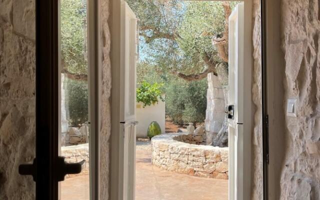 Trullo Solleone con Piscine by Wonderful Italy