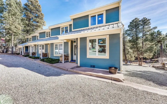 Bright Townhome - 1 Mile to Downtown Cloudcroft