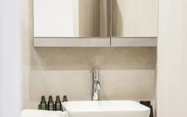 Minimal Chic Retreat Suite