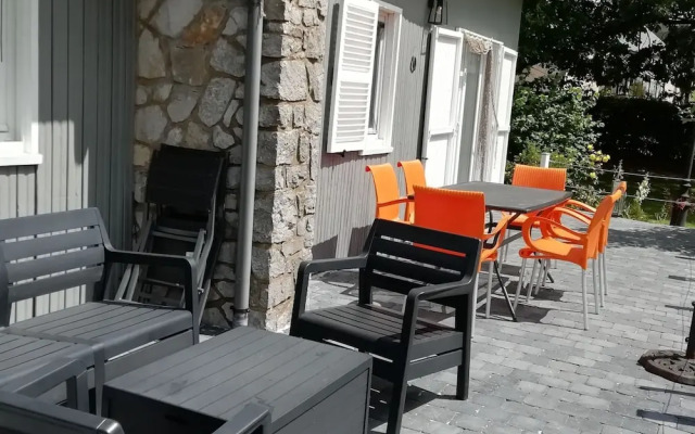 Peaceful Chalet in Transinne With Patio