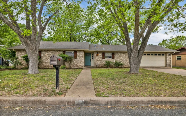 Stylish Remodel, Firepit, Pet Friendly