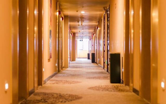 Chonpines Hotels·Yongzhou Lengshuitan Jinshuiwan Square