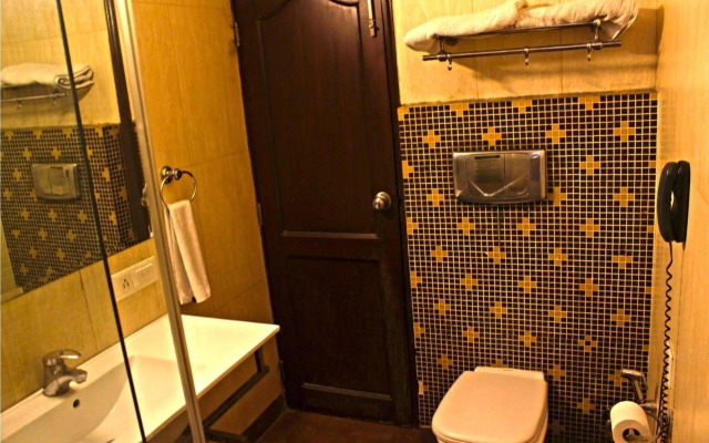 Hotel Jashn Inn near Apollo Hospital, Delhi