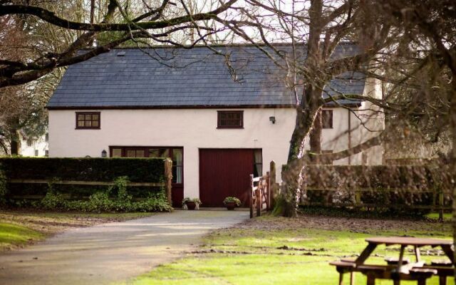 The Glen Yr Afon House Hotel