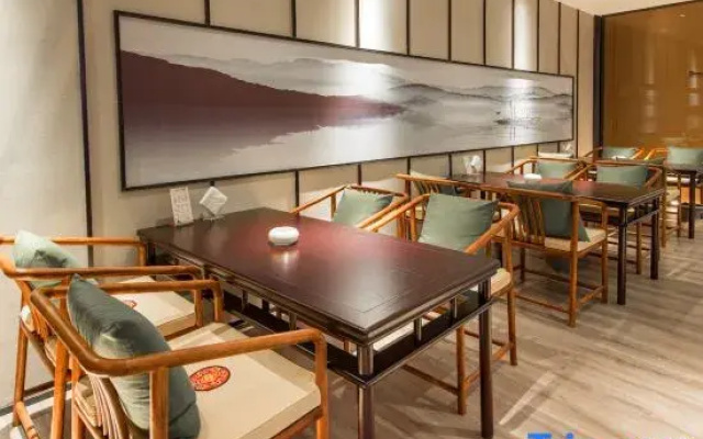 Shehong Xinyue Riverside Holiday Hotel