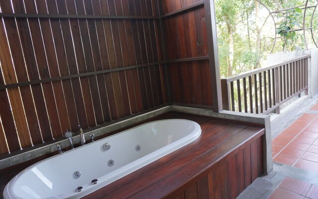 Bansaeo Garden and Resort