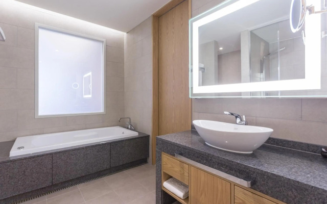 Charis Hotel