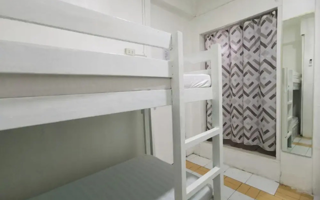 Resort’s Side Hostel near Shangrila