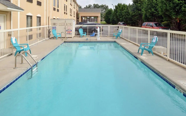 Americas Best Inns Augusta Gro