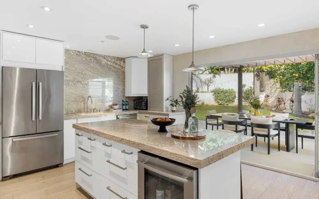 Luxury Hollywood Hills Home With Pool, Outdoor Dining & Iconic Views Skyline Chalet
