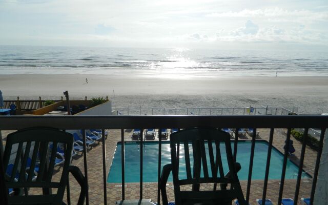 Tropical Winds Oceanfront Hotel