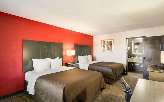 Clarion Inn & Suites Russellville I-40