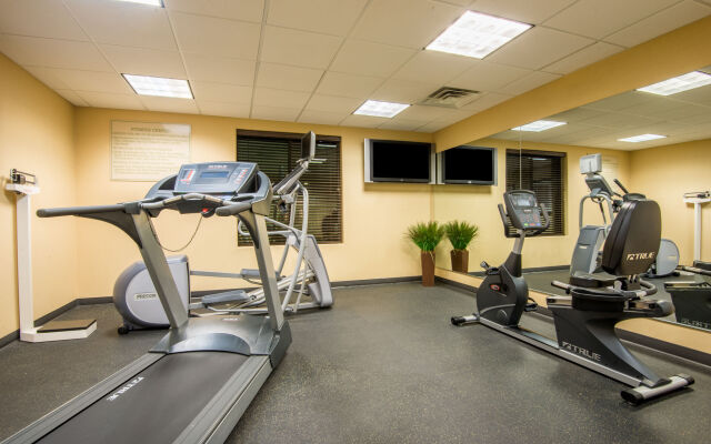 Holiday Inn Express & Suites Phoenix - Glendale Sports Dist by IHG