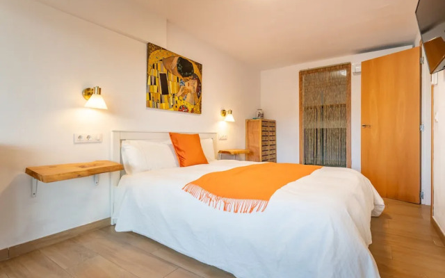 Designer Luxury Two Bedroom Apartment